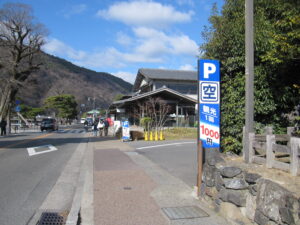 レストラン嵐山を利用の際や昼食時間帯以外での観光の際に貸切バスを駐車することができます。