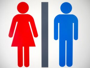 貸切バス利用の際のトイレは、SA・PA等で立ち寄ります。団体旅行でも安心です。