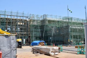 貸切バスで工事現場への送迎もできます。