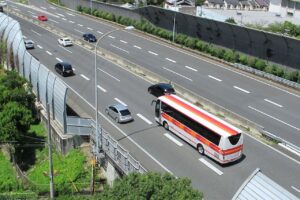 貸切バスでの移動とマイカーでの移動では走行速度が違うため、所要時間が変わってきます。